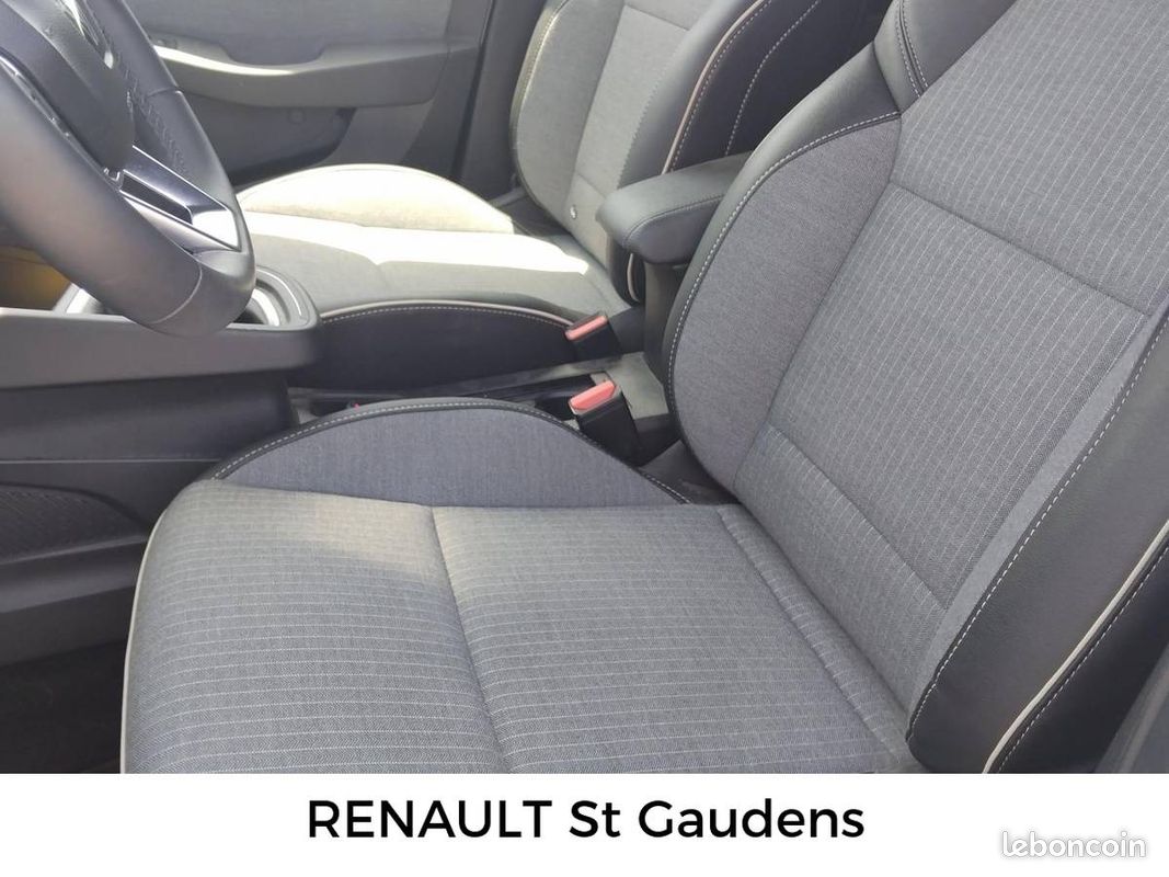 RENAULT Clio TCe 90 Techno (image 12)