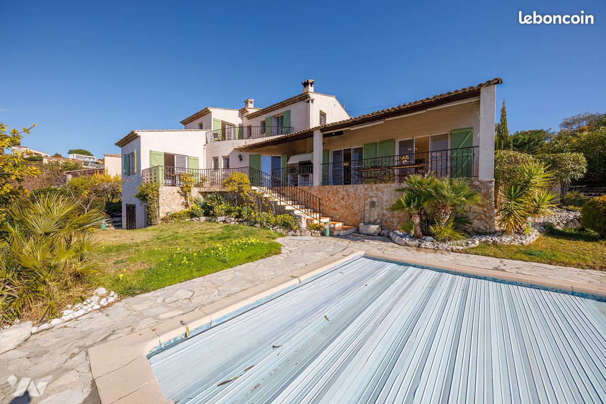 Maison 8 pièces 237 m²