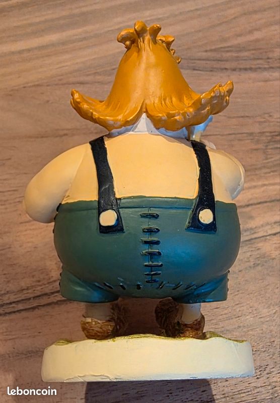 Lot 2 Figurines Astérix Et Obélix Avec Idéfix En Résine Dorée - édition Limitée Collectoys