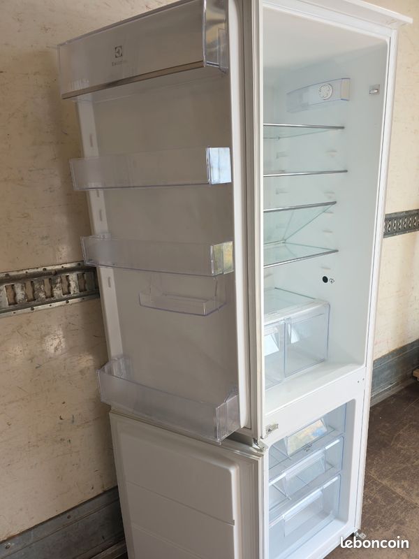 Réfrigérateur combiné encastrable Electrolux (image 3)