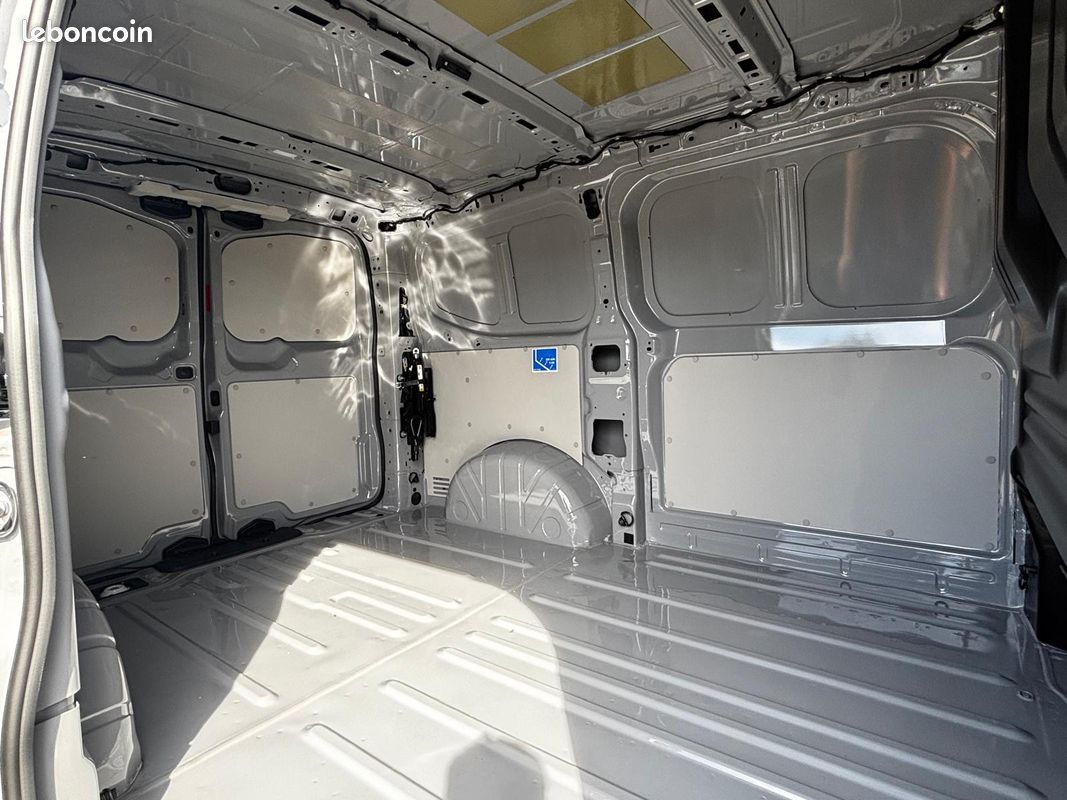 Volkswagen utilitaires transporter van l1h1 2.0 tdi 150 bva8 business (image 15)
