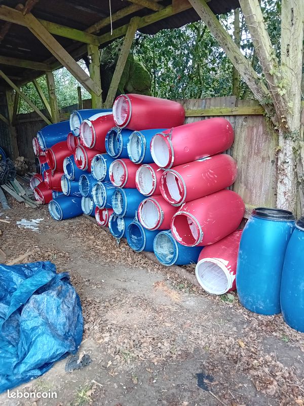 Fut plastique bleu et rouge 120litres (image 1)