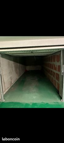 Un garage double.Ville la grand