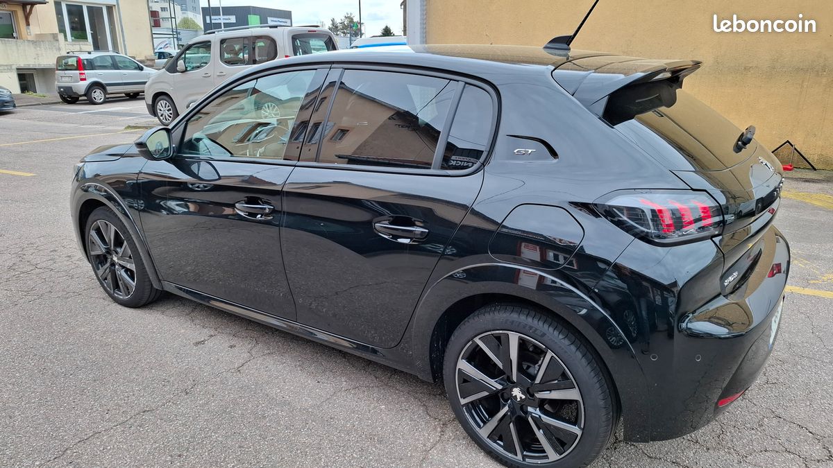 VENDS PEUGEOT GT 208 II 130cv EAT8 S&S (image 1)