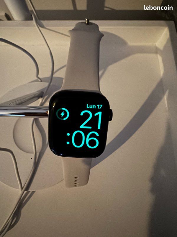 Apple Watch série 7 - 45 mm - alu (image 1)