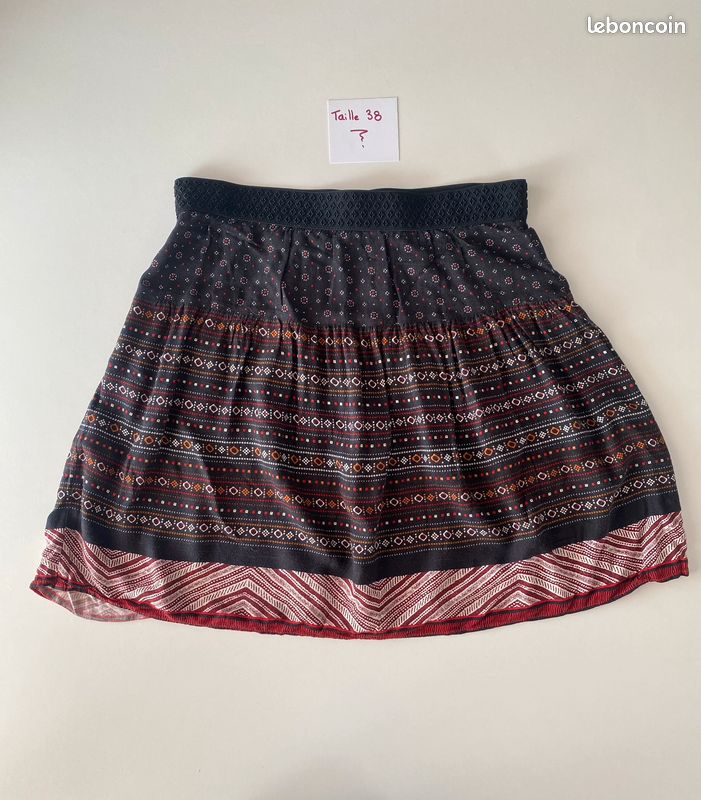 Jupe courte motifs ethniques noir rouge Naf Naf Vêtements