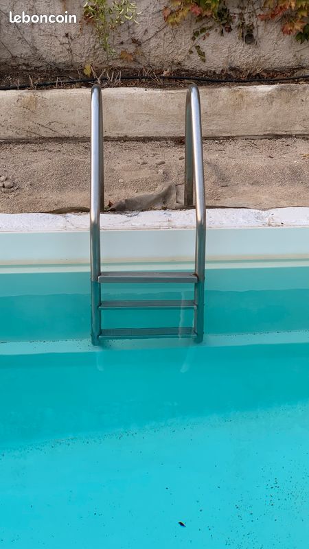 Échelle piscine (image 1)