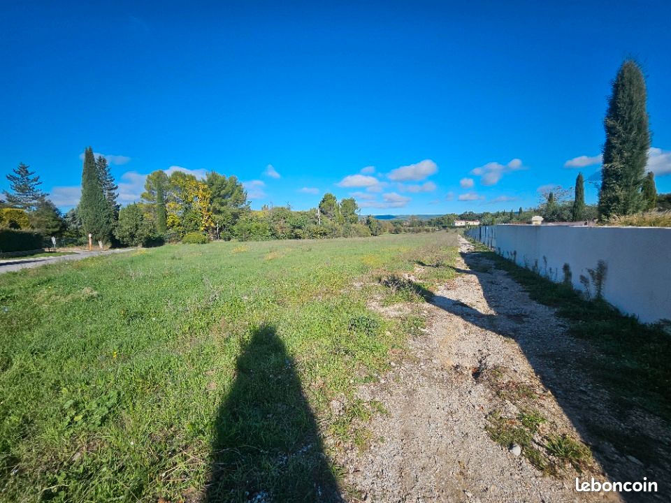 Terrain 650 m² · au Tholonet · 595 000 €