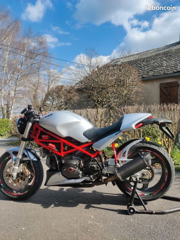 Ducati Monster 900 (image 3)