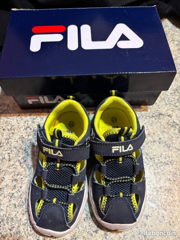 Sandales FILA enfant taille 24 Chaussures