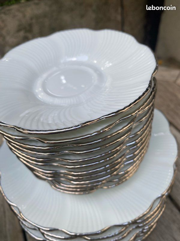 Service de table complet en porcelaine de Limoges L.E.C. R. Leclair – Modèle torsadé – 68 pièces – Blanc et filets argentés (image 14)