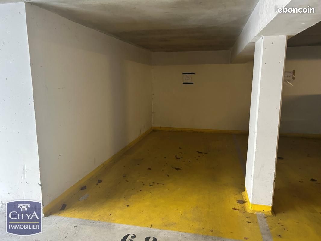 Parking Caen · 22 500 €