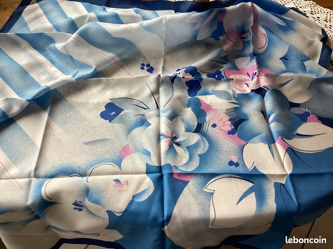 Foulard, carré 80 cm - Avon - polyester (image 1)