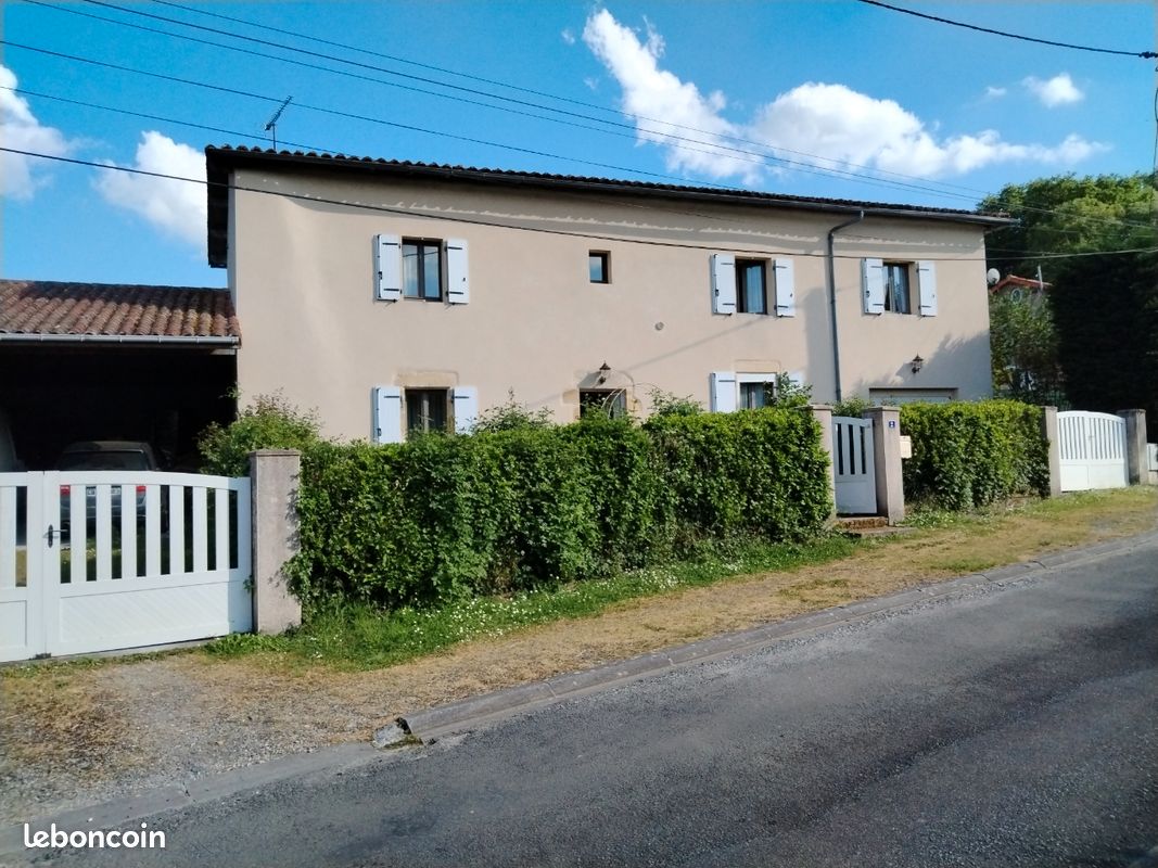 Local commercial 4 pièces 148 m² · à Terres-de-Haute-Charente · 148 m² · 189 000 €