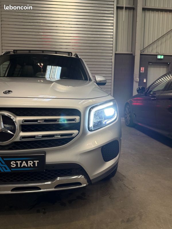 Mercedes GLB 200 d 8DCT / TOIT OUVRANT PANO / SIEGES CHAUFFANTS AV / GRAND ECRAN / CAMERA RECUL / 7 PLACES (image 33)