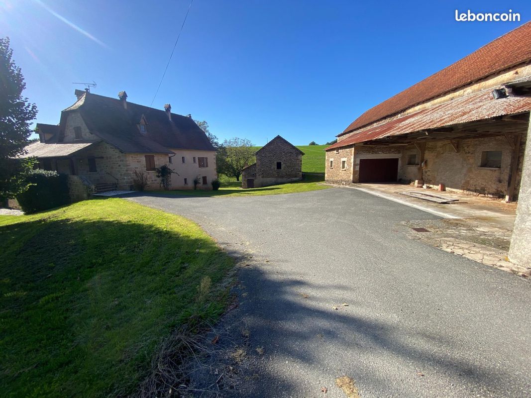 Maison 8 pièces 273 m² · à Lacapelle-Marival · 273 m² · 344 000 €