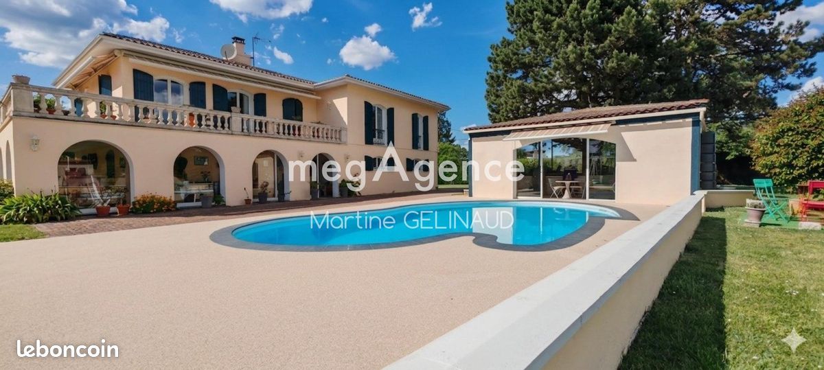 Maison 10 pièces 217 m² · à Fontcouverte · 217 m² · 451 500 €