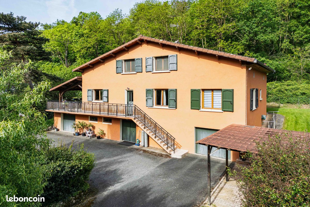 Maison 10 pièces 259 m² · à Grézieu-la-Varenne · 259 m² · 680 000 €