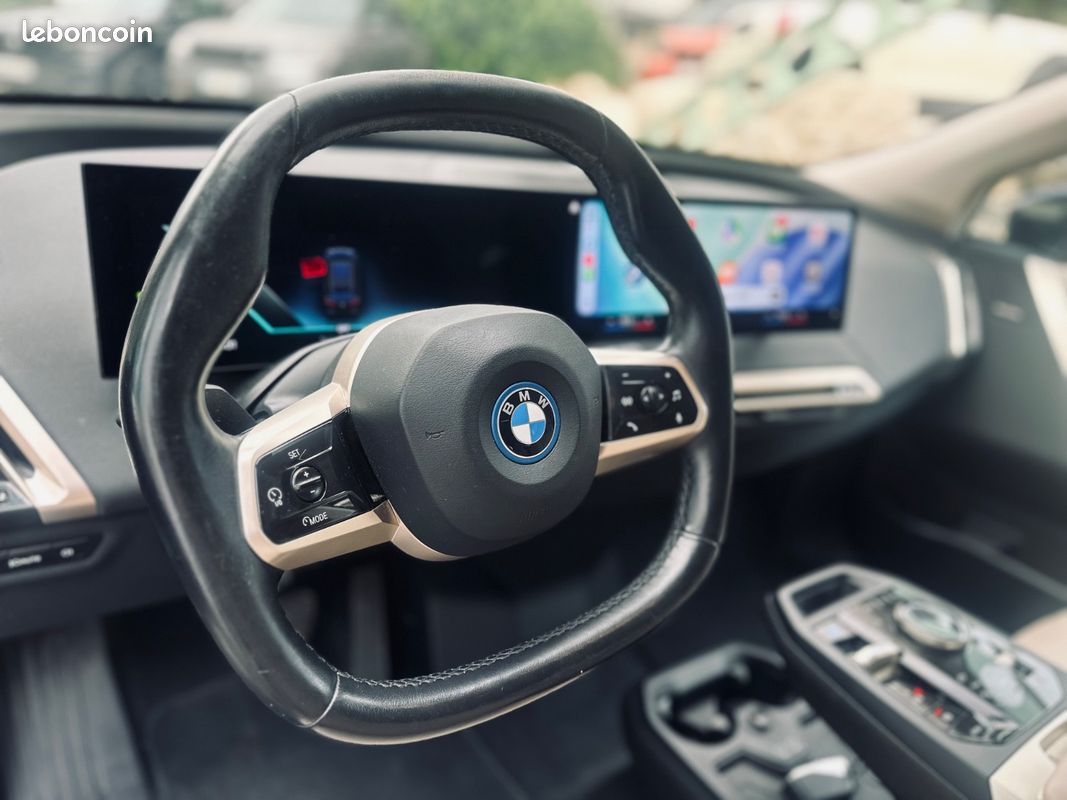 BMW iX 40e 326CH xDrive + CARPLAY SANS FIL + SIEGES CHAUFFANTS/VENTILES/MASSANTS/ELECTRIQUES + HARMAN KARDON + 1ERE MAIN + GARANTIE 12 MOIS (image 7)