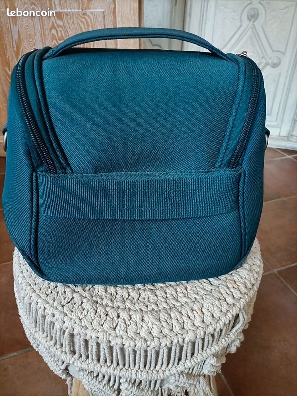 Vanity case (image 3)