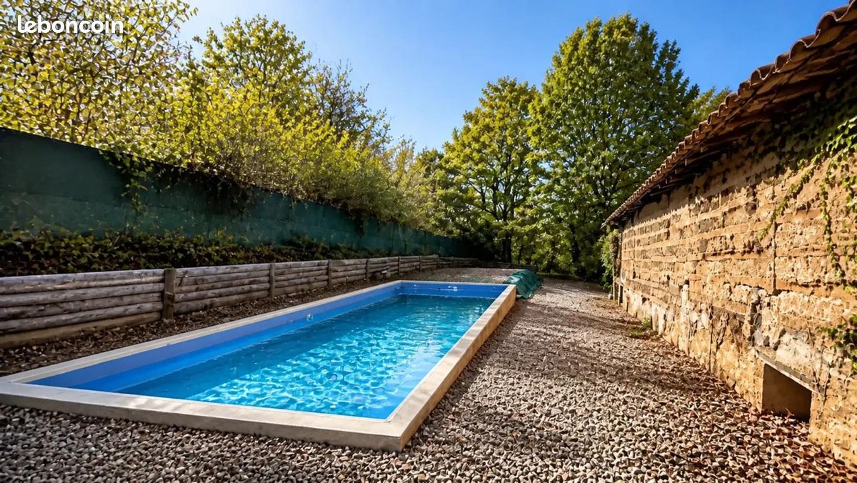 Maison 14 pièces 380 m² · à Néronde · 380 m² · 423 000 €