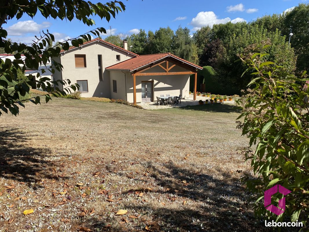 Maison 6 pièces 161 m² · à Saint-Didier-en-Velay · 161 m² · 395 000 €