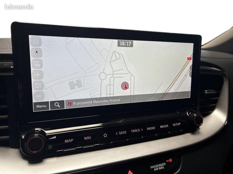 Kia XCeed 1.6 GDi 105ch + Plug-In 60.5ch Black & White Edition DCT6 MY22 (image 13)