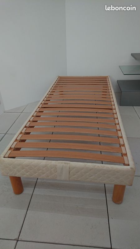 Lit 1 pers. Inclus sommier à lattes et matelas (image 1)