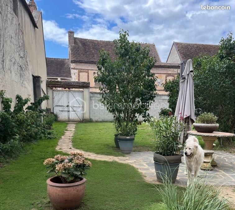 Maison 8 pièces 260 m² · à Villeneuve-l'Archevêque · 260 m² · 169 000 €