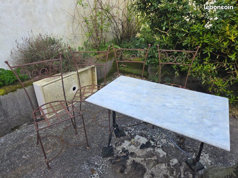 Table en marbre et chaise (image 1)