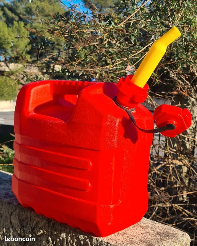 Lot De Bidons Rouges Uniquement – Vides, Pour Stockage Ou Utilisation, Vente Sans Accessoires