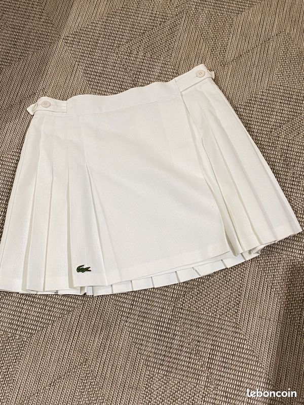 River Island - Mini-jupe de tennis plissée avec détail métallique sur