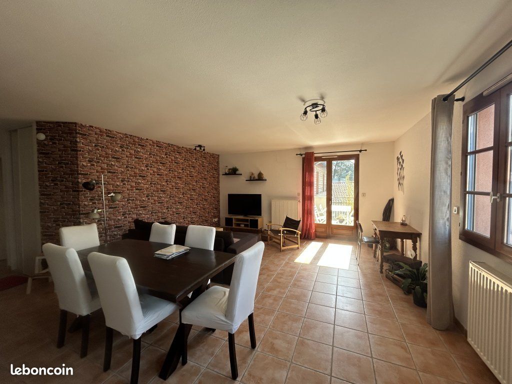 Appartement 3 pièces 96 m² · à Saint-Romain-le-Puy · 96 m² · 850 €