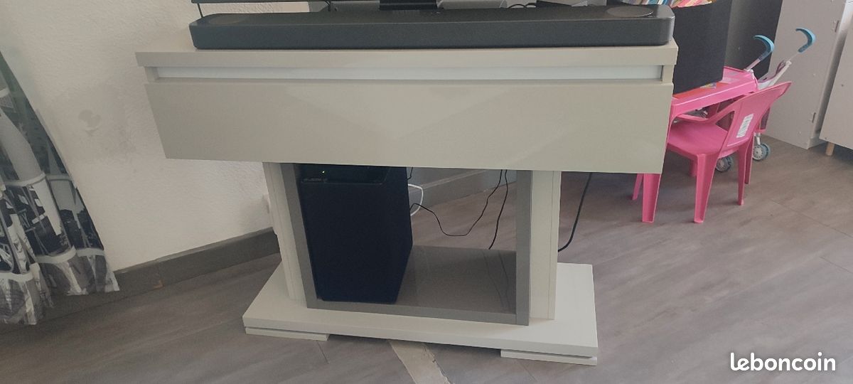 Meuble TV avec lumières intégré (image 1)