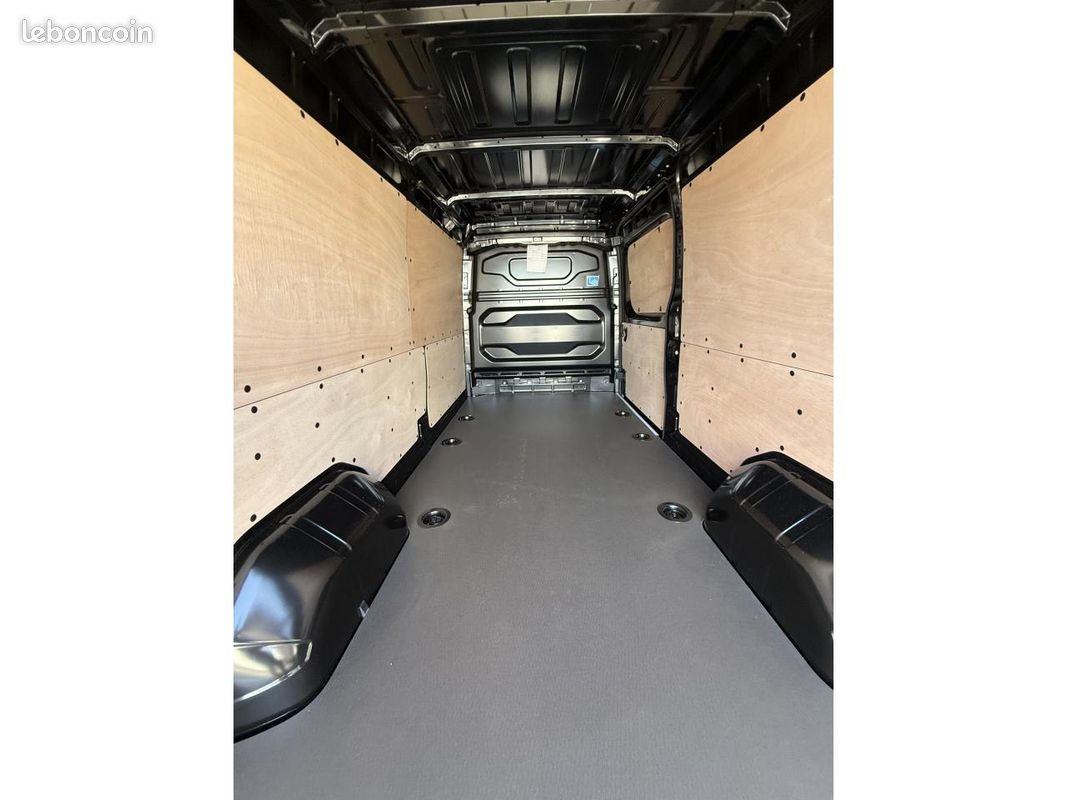 NISSAN INTERSTAR Tekna 3.5t L2H2 2.0 dCi - 150 - kit bois - Noir Crepuscule - Disponible en stock (image 6)