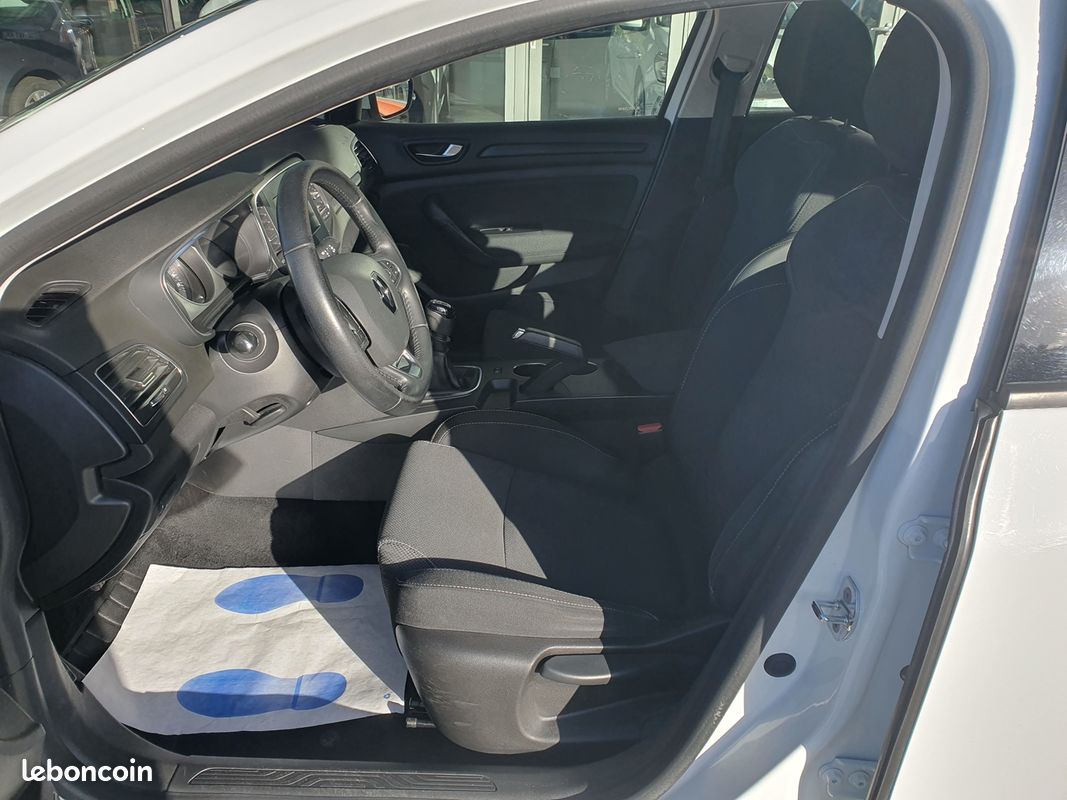 Renault MEGANE IV STE 1.5 BLUE DCI 95CH AIR NAV 117G (image 9)