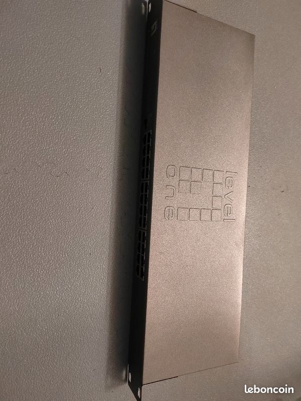 Switch 24 ports 10/100mbps (image 2)