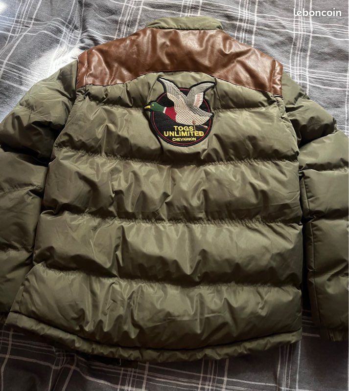 Doudoune chevignon model 1990 neuve Vêtements