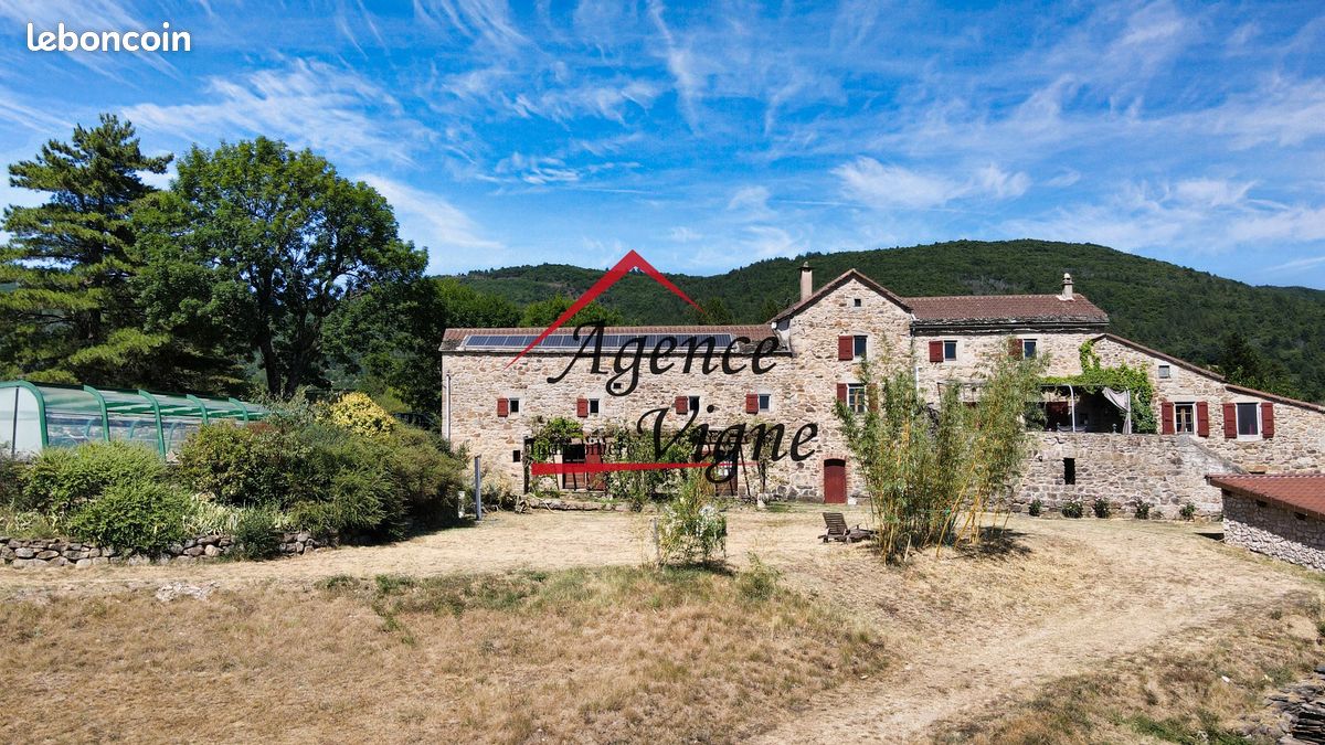 Maison 13 pièces 330 m² · à Aujac · 330 m² · 695 000 €