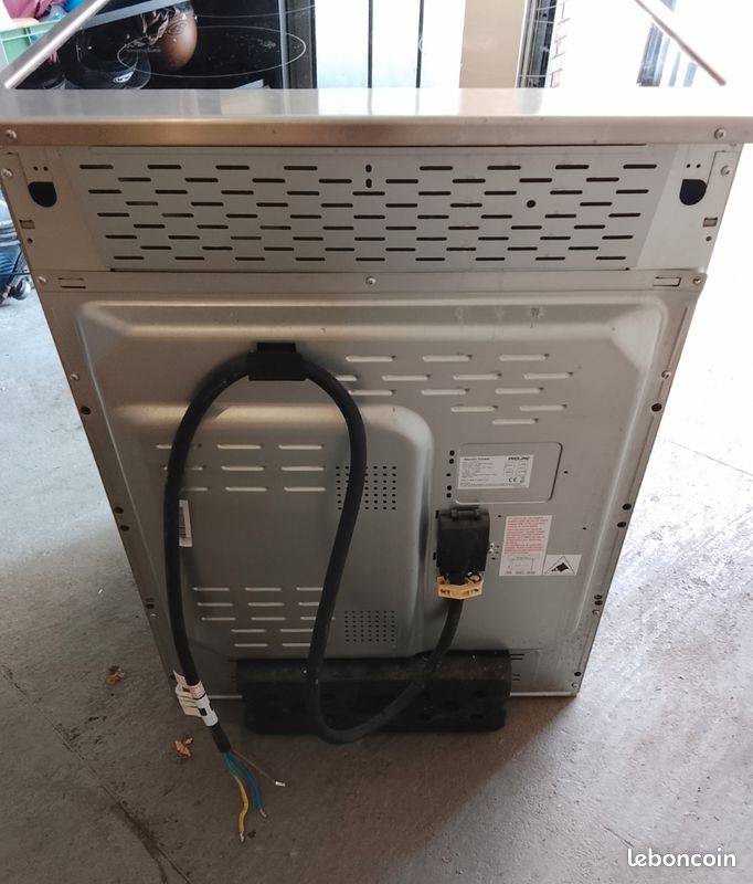 Gazinière Proline P601IMCIXT neuf

Largeur 60 cm Table de cuisson induction
4 foyers jusqu'à 2000 W Puissance totale 3000 Watts
Capacité du four 70L Nettoyage catalyse
Four cuisson par air brassé (image 7)