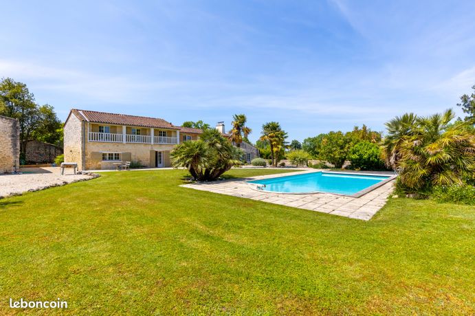 Maison 8 pièces 400 m²