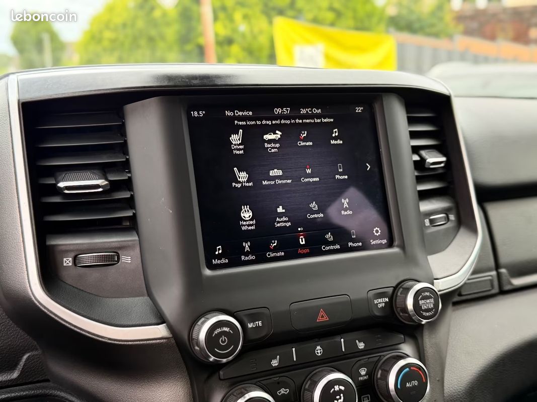 Dodge RAM 1500 Big Horn 5.7 HEMI 401 ch 4x4 – Uconnect – Caméras AV/AR – Attelage (image 15)
