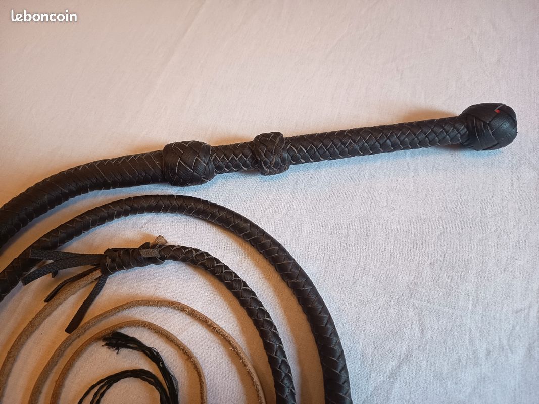 Véritable qualité supérieure fait à la main en cuir noir avare fouet