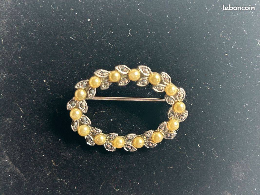 Ancienne Broche Vintage Métal Doré Avec Strass Et Perle - Fantaisie Occasion