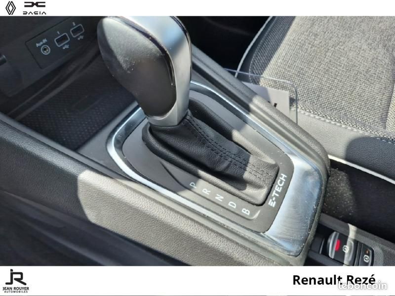 Renault Captur 1.6 E-Tech hybride 145ch Techno Fast Track (image 6)