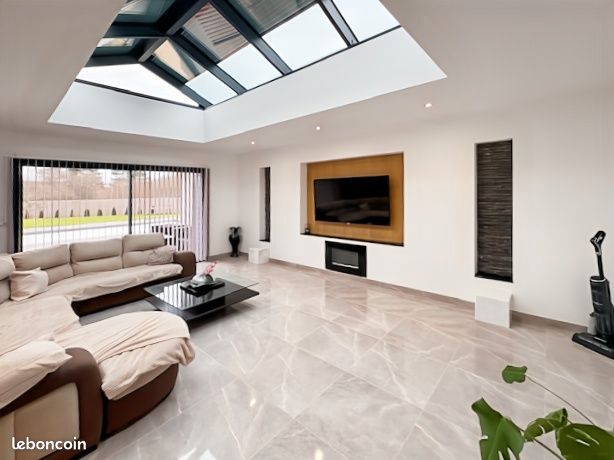 Maison 5 pièces 246 m² (image 2)