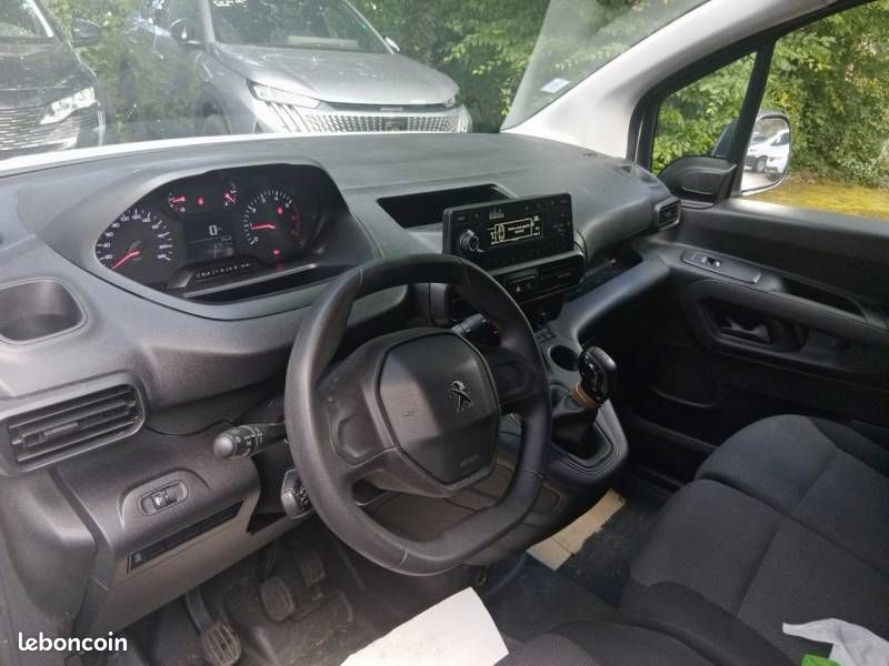 Peugeot Partner FGN FOURGON STANDARD 1000 KG BLUEHDI 100 S&S BVM5 PREMIUM (image 2)