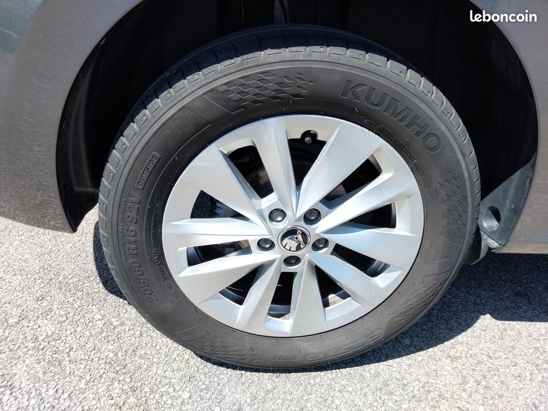SKODA Kamiq 1.0 TSI Evo 110 ch BVM6 Business (image 9)