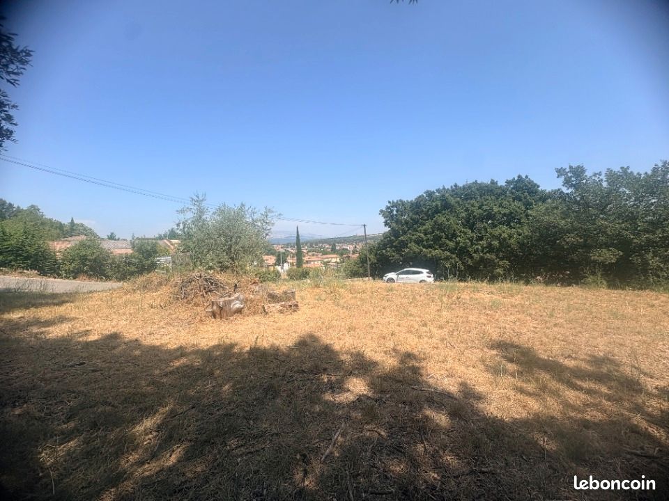 Terrain 907 m² Gardanne · 230 000 €