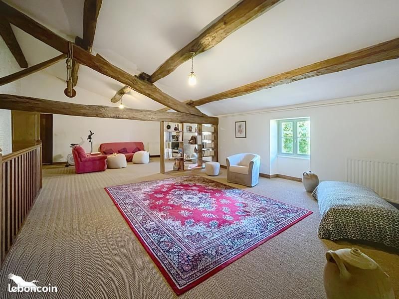 Maison 10 pièces 380 m² · à Saint-Hilaire-la-Palud · 380 m² · 495 000 €